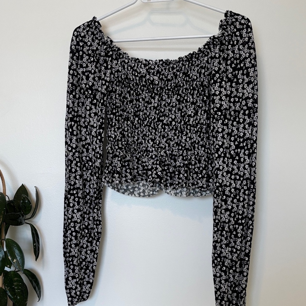 Urban Outfitters | Black and White Floral Blouse | SMALL - Picture 6 of 9